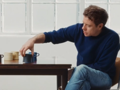 JW Anderson x Wedgwood : Jonathan Anderson transforme l’artisanat en manifeste culturel