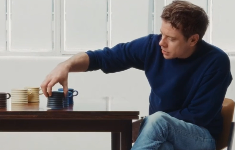JW Anderson x Wedgwood : Jonathan Anderson transforme l’artisanat en manifeste culturel