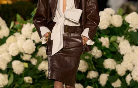 Saint Laurent printemps-été 2026 : Anthony Vacarello impose un vestiaire de pouvoir
