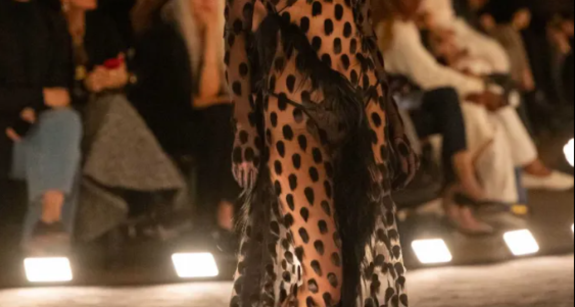 Schiaparelli printemps-été 2026 : Daniel Roseberry réaffirme le pouvoir de l’image
