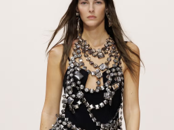 Sarah Burton chez Givenchy : renouer avec la culture de la couture française