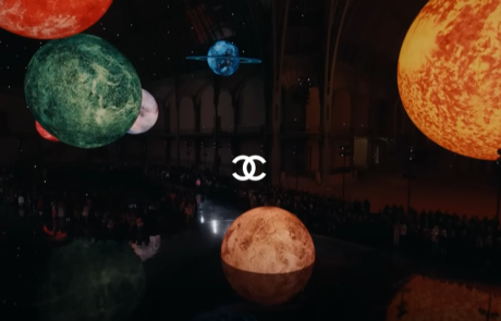 Défilé printemps-été 2026 : Matthieu Blazy rallume la galaxie Chanel