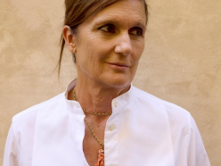 Maria Grazia Chiuri nommée Chief Creative Officer de Fendi : un retour stratégique pour LVMH