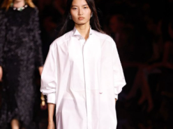 Charvet : la chemise pour hommes que Chanel a remis à la mode pour les femmes