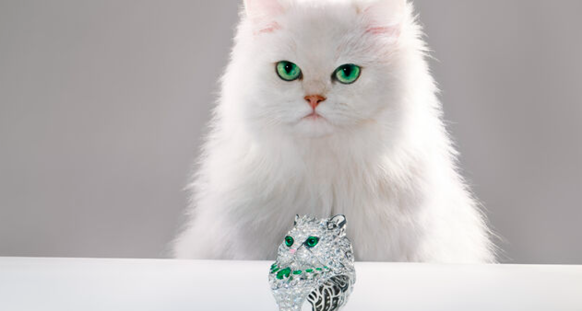 Noël du Luxe | Wladimir, l’icône féline de Boucheron fait son retour pour les fêtes