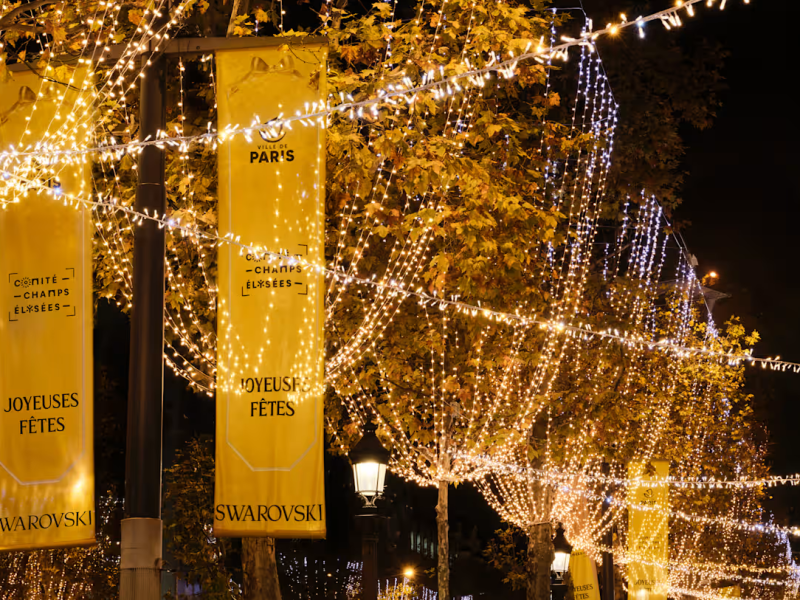 Noël du Luxe | Swarovski illumine les Champs-Elysées