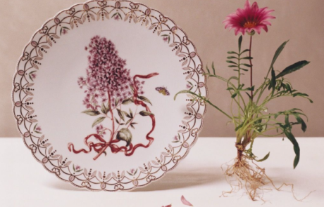 Dior Maison lance Flower Couture, un herbier précieux qui réinvente l’art de la table