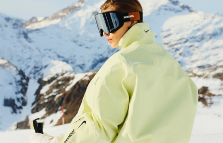 Jacquemus et Nike investissent le ski avec la collection Après-Ski