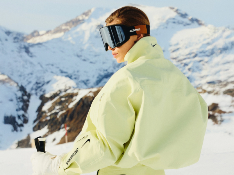 Jacquemus et Nike investissent le ski avec la collection Après-Ski
