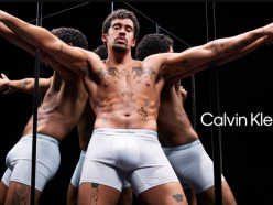 Calvin Klein : relance stratégique autour du denim et de l’underwear