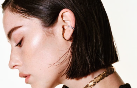 Chanel nomme Gracie Abrams ambassadrice de la collection Coco Crush