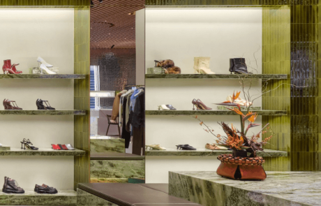 Casa Loewe Ginza : le flagship qui redéfinit la stratégie retail de Loewe au Japon
