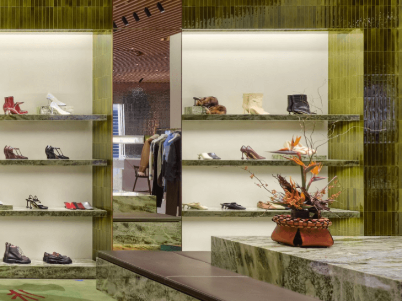 Casa Loewe Ginza : le flagship qui redéfinit la stratégie retail de Loewe au Japon