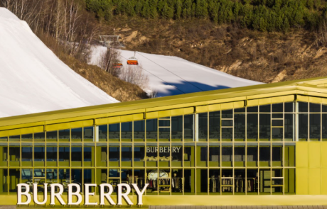 Pop-up store Burberry à Chongli : la maison britannique adapte son retail expérientiel en Chine