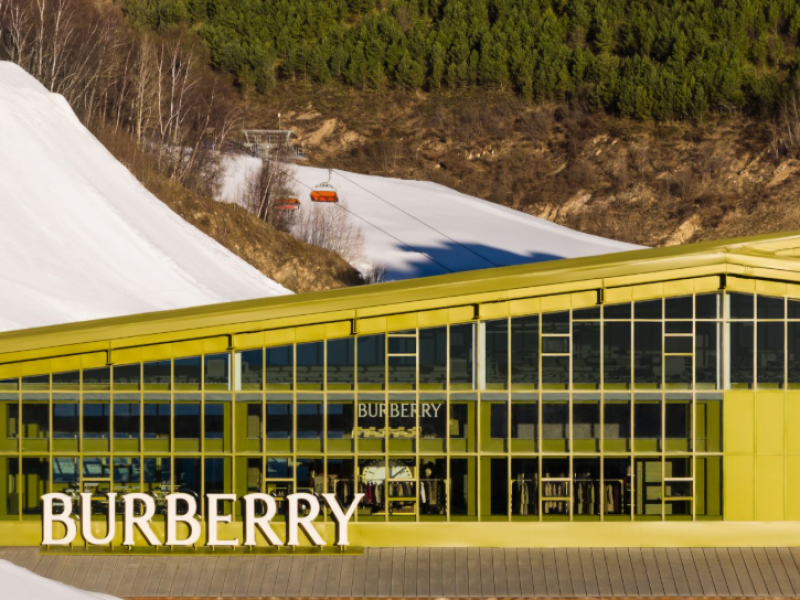 Pop-up store Burberry à Chongli : la maison britannique adapte son retail expérientiel en Chine