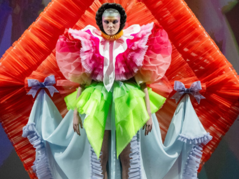 Viktor&Rolf Haute Couture Printemps-Eté 2026 : une couture radicale à l&rsquo;ère du luxe marchand