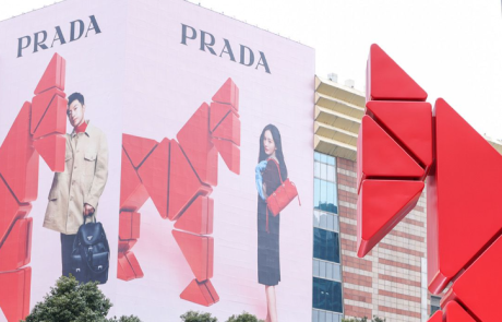 Prada : 222 fournisseurs accusés de violations du droit du travail