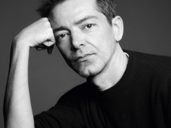 Versace chez Prada : une stratégie de transformation assumée