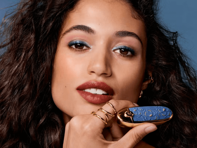 Guerlain transforme la RSE en levier créatif avec la collection Rouge G Blooming Denim
