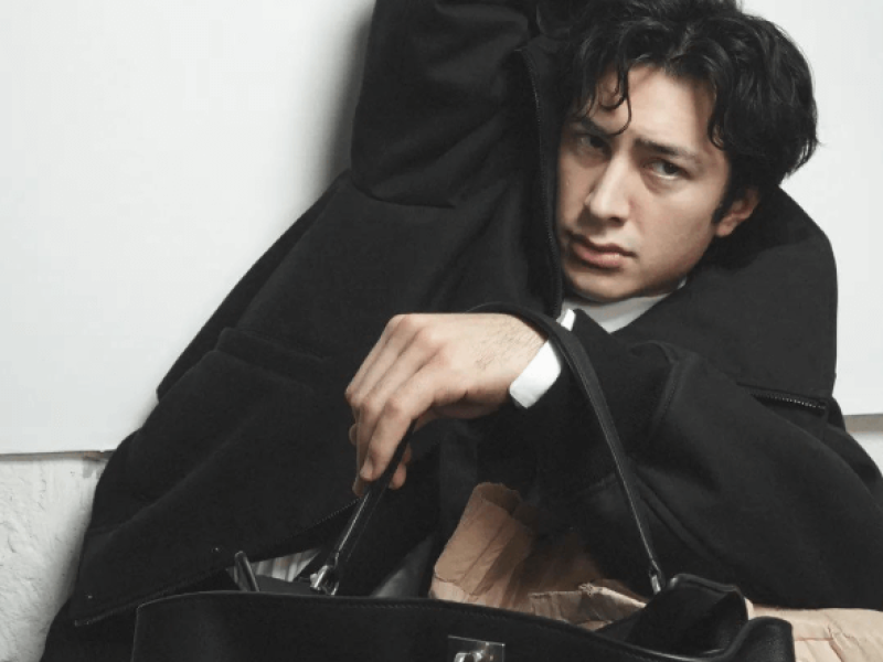 Hudson Williams parmi les nouveaux ambassadeurs Balenciaga