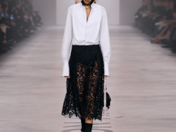 Fendi Automne-Hiver 2026 : Maria Grazia Chiuri assume un vestiaire d&rsquo;autorité féminine