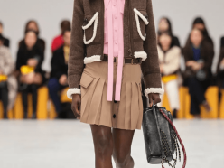 Onitsuka Tiger Automne-Hiver 2026 : une féminité fonctionnelle, mais romantique