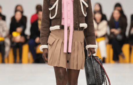 Onitsuka Tiger Automne-Hiver 2026 : une féminité fonctionnelle, mais romantique