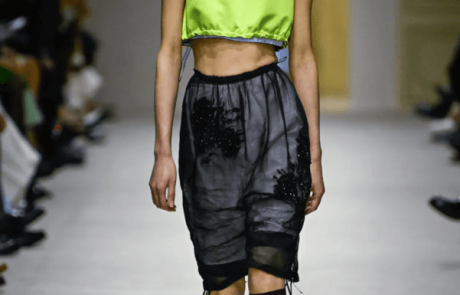 Prada Automne-Hiver 2026 : l&rsquo;opacité comme signal du luxe