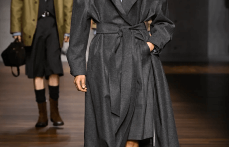 Emporio Armani Automne-Hiver 2026 : une couture en état d&rsquo;alerte