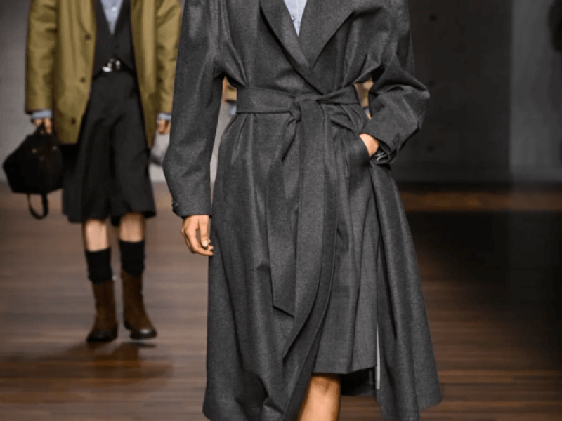 Emporio Armani Automne-Hiver 2026 : une couture en état d&rsquo;alerte