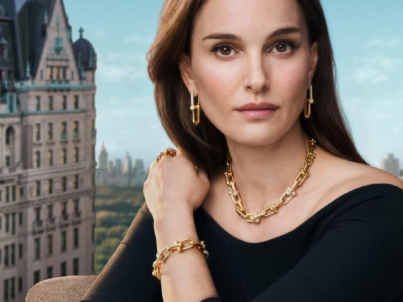 Tiffany & Co : la stratégie Natalie Portman – Connor Storrie décryptée