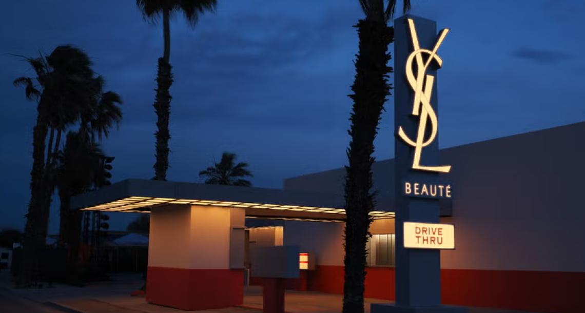 Saint Laurent Beauté à Coachella : une stratégie d’ancrage culturel sur le marché américain
