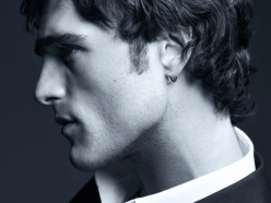 Jacob Elordi, nouvel ambassadeur du parfum Bleu de Chanel