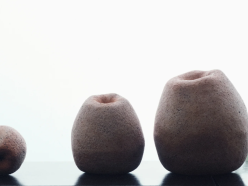 Lemaire étend son univers lifestyle avec la collection Scented Objects