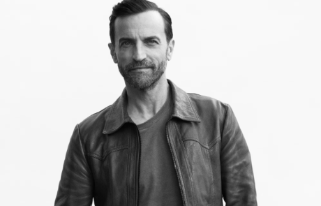 Nicolas Ghesquière : biographie, parcours et rôle dans l’évolution du luxe contemporain