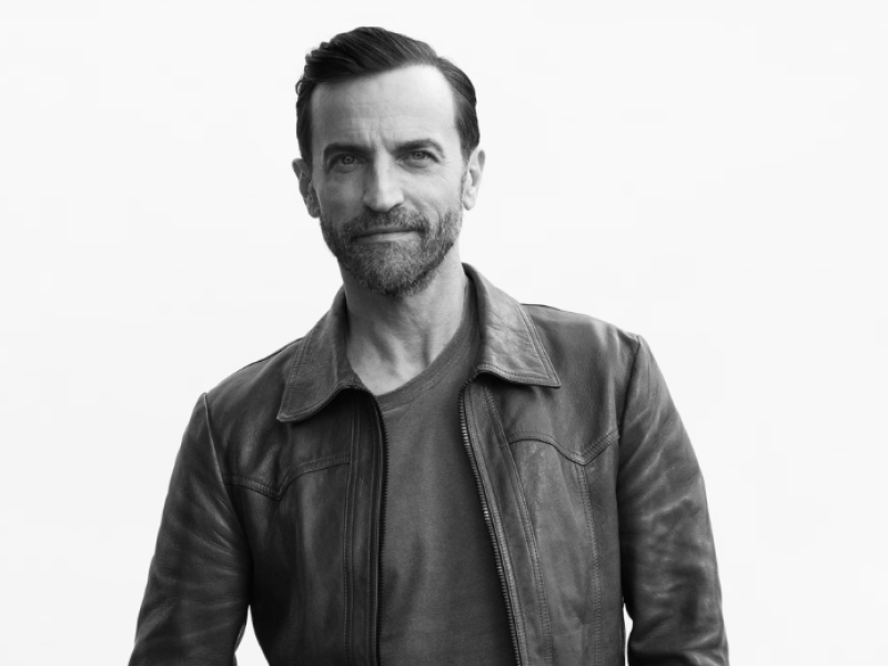 Nicolas Ghesquière : biographie, parcours et rôle dans l’évolution du luxe contemporain