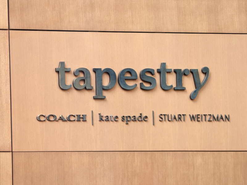 Tapestry développe Mira, une IA propriétaire dédiée à la mode et au luxe
