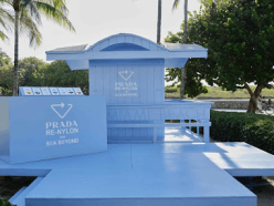 Pop-up store luxe été 2026 | Prada transforme le projet Re-Nylon en expérience retail
