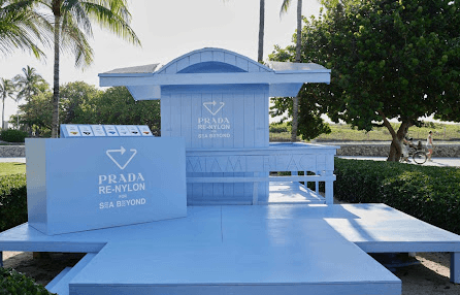 Pop-up store luxe été 2026 | Prada transforme le projet Re-Nylon en expérience retail