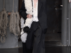 Simone Rocha défilé menswear 2027 : une collection entre romantisme et tension contemporaine