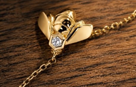 Chaumet dévoile sa première parure de haute joaillerie en or 100 % traçable