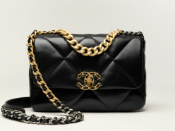 Le logo Chanel : histoire du double C devenu un symbole mondial