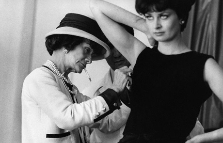 La petite robe noire Chanel : comment une robe simple est devenue une révolution de la mode