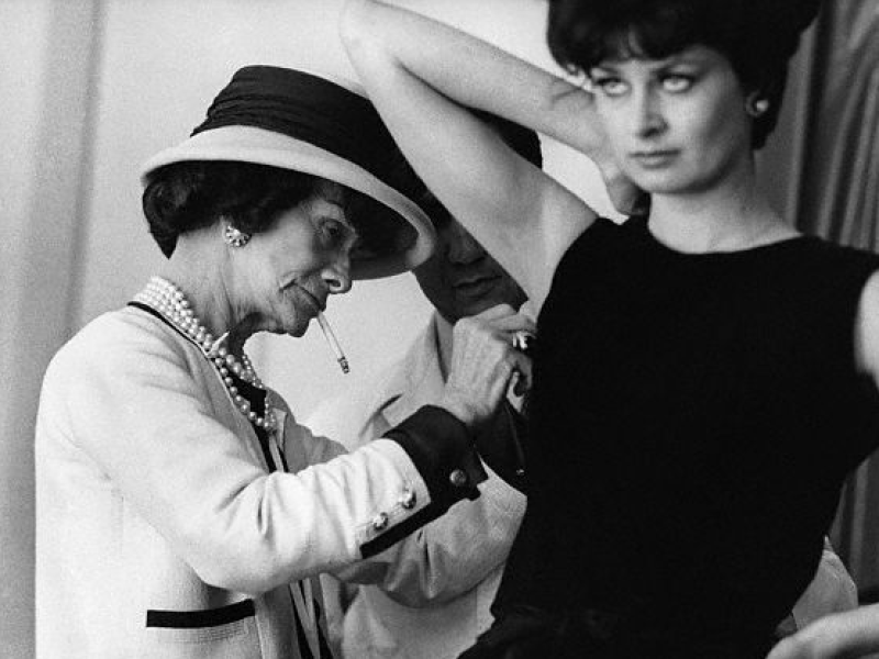 La petite robe noire Chanel : comment une robe simple est devenue une révolution de la mode