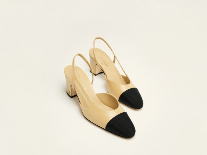 Les souliers bicolores Chanel : histoire des Slingbacks devenus un best-seller de la maison
