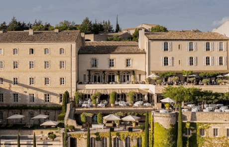 Airelles et Guerlain ouvrent un spa d’exception à Gordes