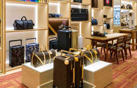 Louis Vuitton renforce sa présence en Europe entre retail physique et e-commerce local