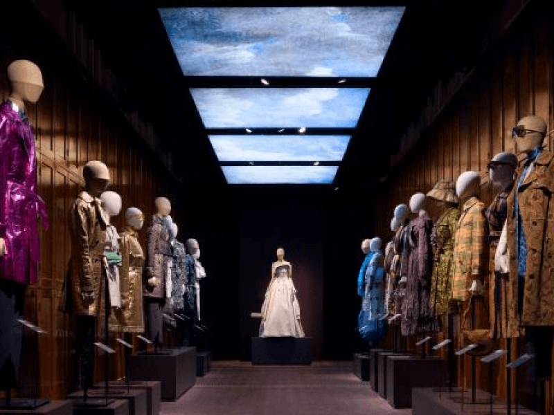 Burberry célèbre son trench avec une exposition au V&A de Londres