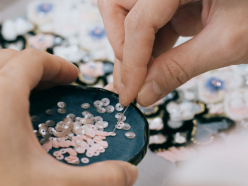 Chanel exporte le19M à Shanghai et met ses Métiers d’art en scène
