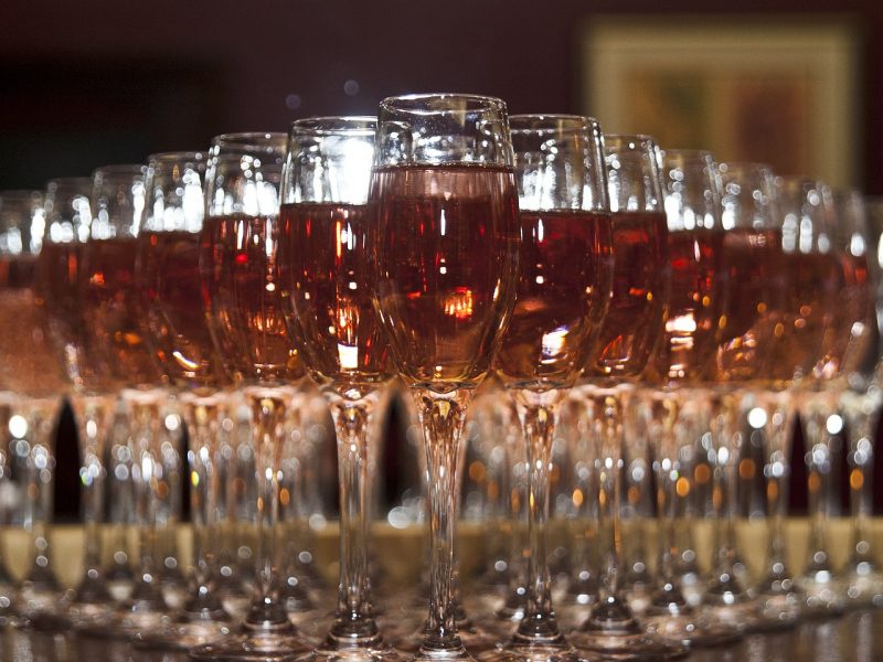 Les millennials, nouveaux amateurs de champagne rosé